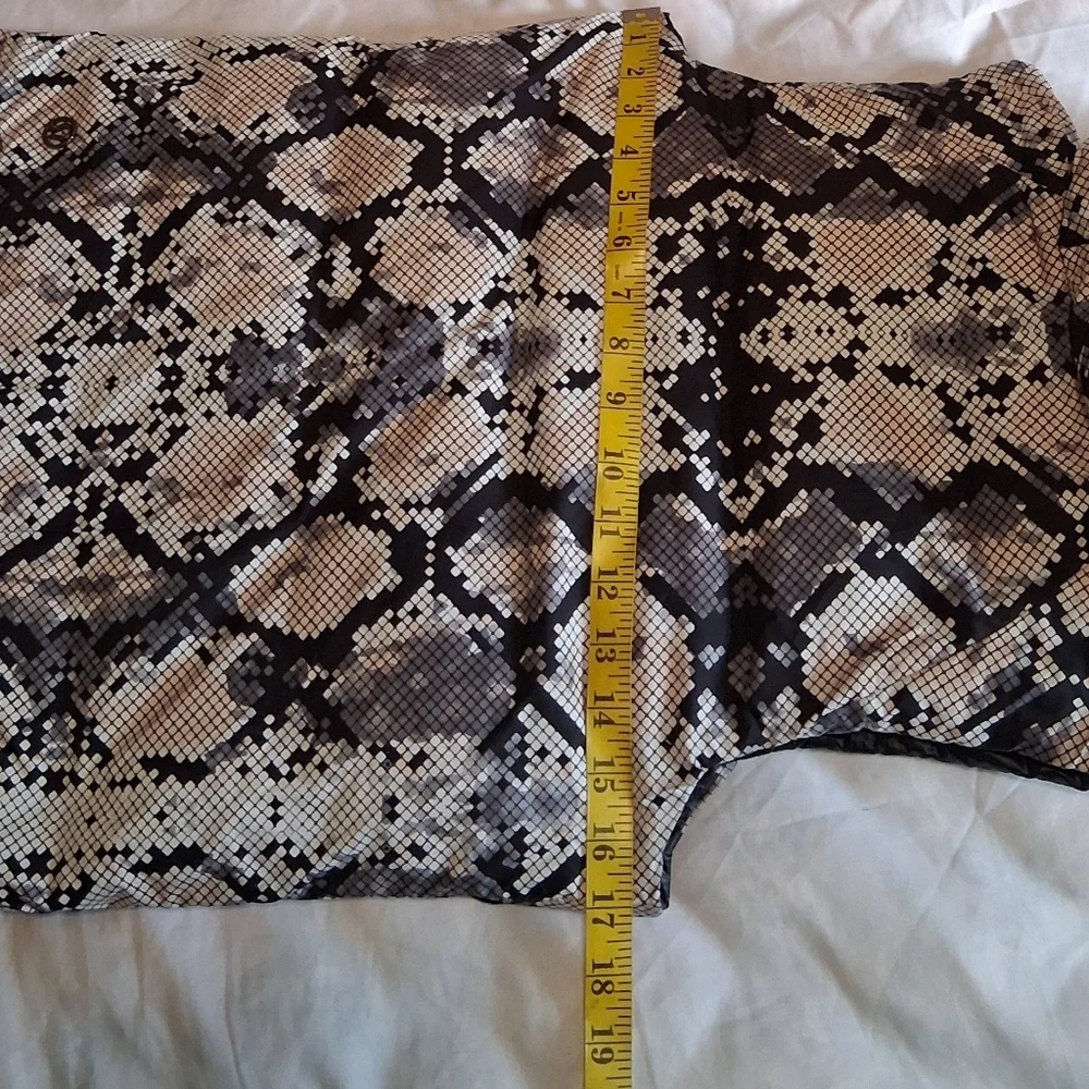 Lululemo The Fluffiest Vest Black/Ziggy Snake Butter Pik Black Sz4 Women‎